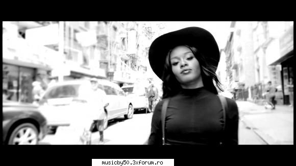 azealia banks � 

artist:  azealia rnb

 
general mpeg-4 at 4 822 95 mib for 2mn 45s avc at 4 627